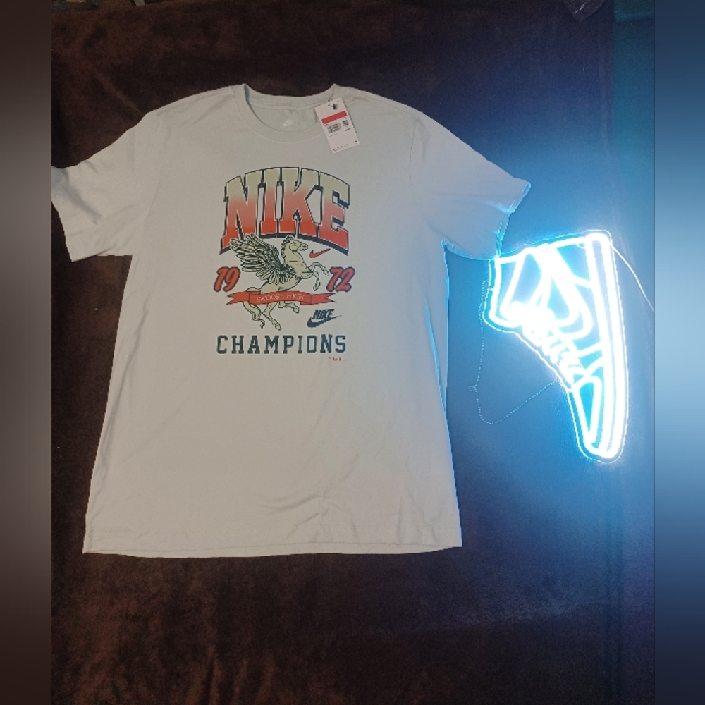 Nike Swosh High Tee Size Large